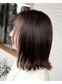 透明感カラーのミディアムボブ