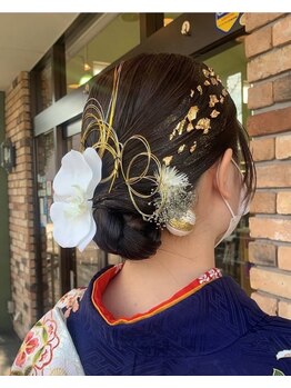 サロンドモリの写真/成人式や卒業式など、特別な日の着付けはプロにお任せ！ヘアセットと一緒にお着物や振袖のご予約も受付中♪