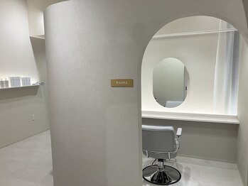 ユニバーススイート(UNIVERSE.suite)の写真/《全席個室のこだわり空間＊》マンツーマン対応で寄り添いながらお悩みを解決！理想のスタイルを作ります♪