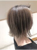 切りっぱなし前下がりボブ