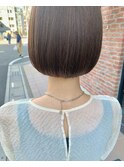 20代30代大人可愛い艶感グレージュ切りっぱなしショート