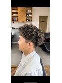 ショートバング×金メッシュツイスパ