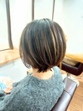モアナ 逗子(MOANA) 透明感アッシュハイライトショートボブ♪
