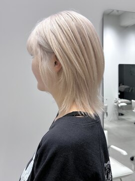 イリ(iLi) 【iLi×Ryong】ホワイトブロンド/ブロンドヘア