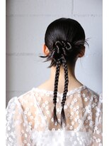 イット(It)&nbsp;毛先が可愛いねじねじヘアー