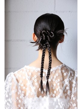 イット(It) 毛先が可愛いねじねじヘアー