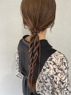 グリッターエッセンシャル(Gritter essential) ローポニーテールアレンジ