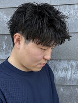 ヒュイル バイ ニアウ(Hwyl by Niau) メンズショートセンターパートスパイラルパーマニュアンスパーマ