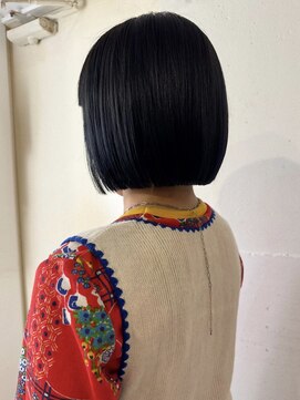 イーズ(e's) ぱっつんボブ×ブルーブラック　〈riko〉