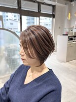 クローニー(Crony)&nbsp;シルエットで魅せる　大人ショートボブ