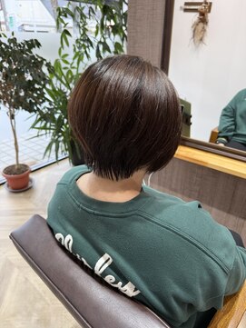 ルアナ(Luana) 前下がりハンサムショート