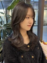 シティ(CITY)&nbsp;ミディアムレイヤー　グレージュカラー　韓国ヘア