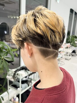 ノラ ウメダ(NORA UMEDA) エンドカラーブロンドマニッシュショートハイトーンケアブリーチ