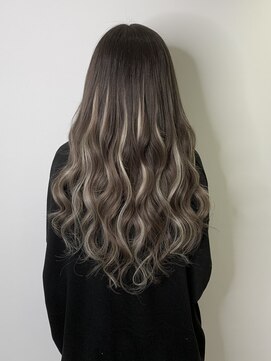 ビセ(VISE) ★モカミルクグレージュのエクステハイライトでまるで地毛