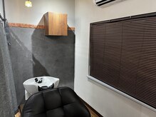 コリンズ(COLLINS)の雰囲気（落ち着いたシャンプーブースでのヘッドスパもおすすめです◇）