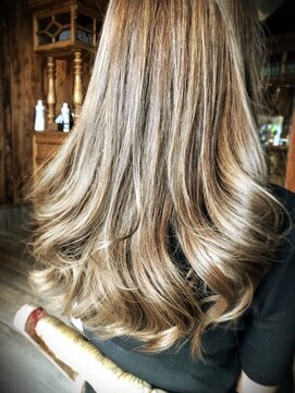 フェニーチェ アヴァンティ インターナショナルヘアサロン(fenice avanti) ３Dメッシュオンカラー×アッシュカラー