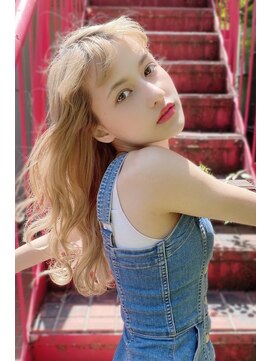 クーエフー(coo et fuu) フリンジウェーブのハイトーンロング♪前髪は短め♪藤沢