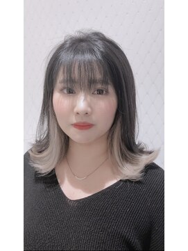 ラブリエ(la briller) 外ハネミディアムレイヤー・インナーカラー