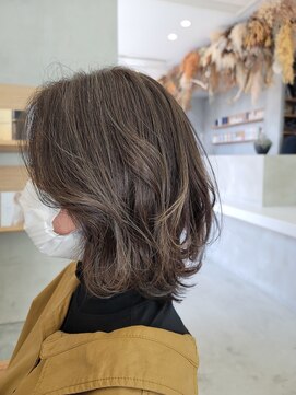 レガロ(Regalo) ハイライト×オリーブベージュ　〈春日井　Regalo  レガロ〉