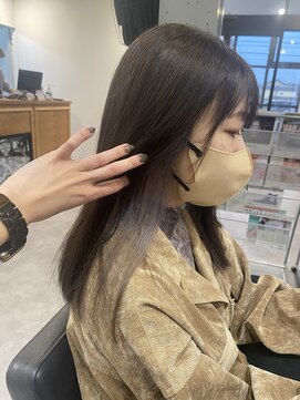 ナンバー(number+) 20代30代大人可愛い艶感グレージュイヤリングカラー外ハネ