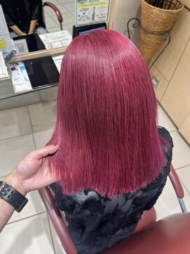 エム インターナショナル 春日部本店(EMU international) 抜群に人に印象的を与えるピンク