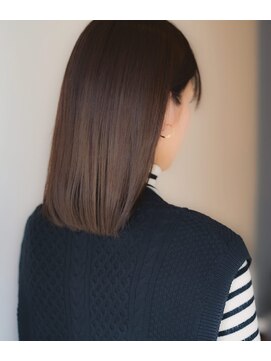 プレッジ(pledge) 髪が柔らかくみえるカラー×ミディアムボブ