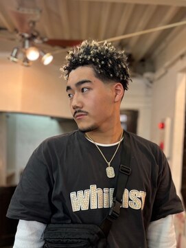 ビーバイエイトジェンツ(Bee by EIGHT GENTS) ニュアンスパーマ/スペインカール/スパイキーショート