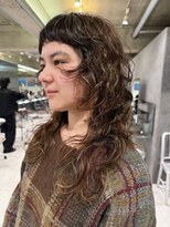 ダブ アオヤマ(DaB AOYAMA)&nbsp;ミディアムウルフパーマくせ毛カットデザインカットオン眉