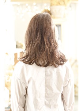 キミ(kimi) 【kimi自由が丘】ベージュ×カールウェーブ×ハイライト
