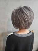 顔を小さく見せる効果も期待大!脱絶壁スタイル