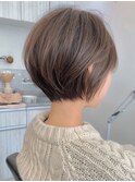 大人かわいい美髪ホワイトグレージュ ネビージュショートボブ