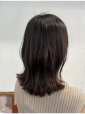 【秋冬ファッションにぴったり！柔らかミディアムスタイル】