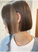 インナーカラーベージュ　イヤリングカラー　ミニボブ　表参道
