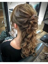 アトムテ(atomte)&nbsp;綺麗系ハーフアップ