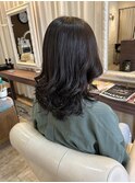黒髪スタイルでもやわらかさ◎美髪デジパでゆるふわセミロング