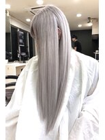 スライバイリアオオサカ(Sly By Ria OSAKA)&nbsp;シルバーカラー/シールエクステ【梅田】【大阪】