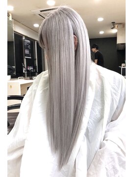 スライバイリアオオサカ(Sly By Ria OSAKA) シルバーカラー/シールエクステ【梅田】【大阪】
