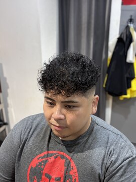 バーバーブロス(BAR BER bro's) スペインカール×スキンフェード/浦安/メンズカット