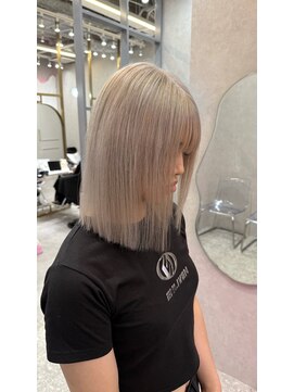 ロンド レア 天神大名店(Lond Le’a) ミディアムヘア/フェイスフレミング /暗めカラー/デザインカラー