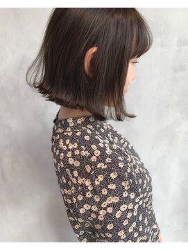 キチ(kichi.) [kichi.] 柔らかグレージュ×外ハネボブ