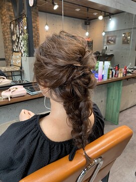 トレスト(TREST) 編み下ろしヘアアレンジ