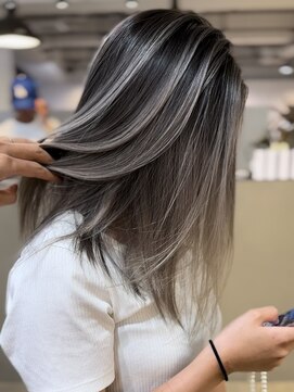 メリー オオサカ(Merly Osaka) 心斎橋/バレイヤージュ/レイヤーカット/海外レイヤー