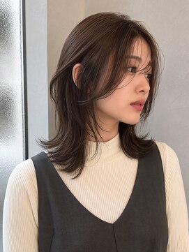 モト 船橋(moto) 韓国ミディアムハッシュカット顔周りレイヤー艶髪オリーブ船橋