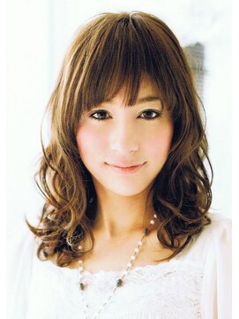 美容室 パレ 顔まわりから毛先にかけて、リッジ強めの華やかウェーブ