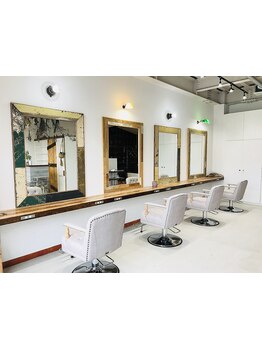 【リピーター急増中★】植物あふれる本物のアンティーク空間♪オシャレでアットホームな雰囲気が魅力です★