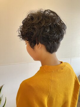 ヘアーウニール(Hair Unir) オトナキュートなボーイッシュカーリーヘアー