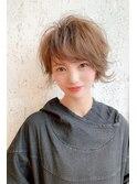 くびれ質感耳掛けショートボブ