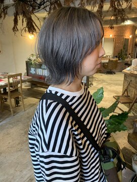 フー(fue’) シルバーグレージュ×くびれショート