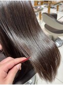 【5年ぶりの縮毛矯正】 自然な仕上がりで、うねりと広がりを解消