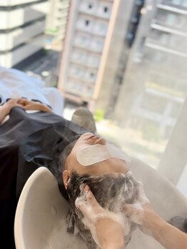 髪と頭皮を芯から整える。癒しと美を満たす、RU10Cの本格ヘッドスパ。